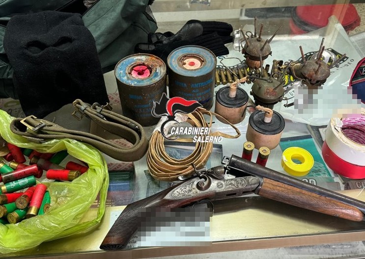 Bellizzi, nasconde in casa esplosivi ed armi: arrestato