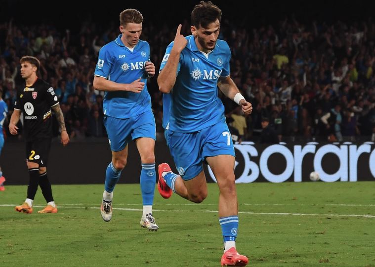 Napoli-Monza 2-0, gli azzurri vincono e conquistano il primato
