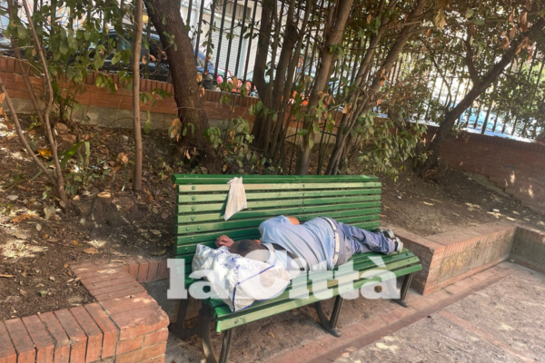 Salerno, i balordi a Villa Carrara