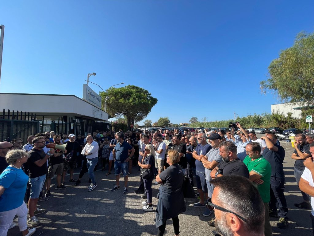 Battipaglia, alla Cooper Standard commesse calate del 44%: torna l’incubo licenziamenti