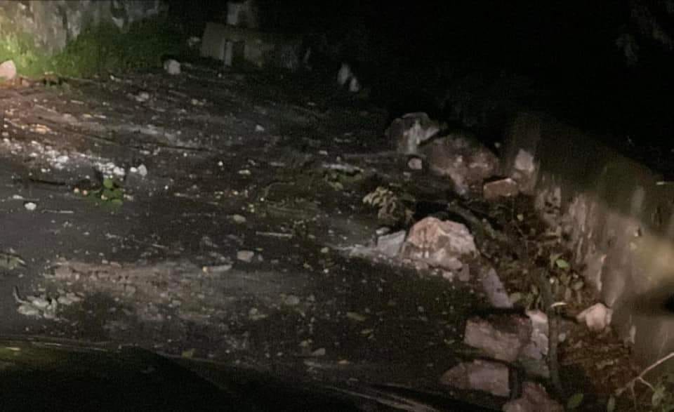 Frana sul Valico di Chiunzi: strada chiusa al traffico
