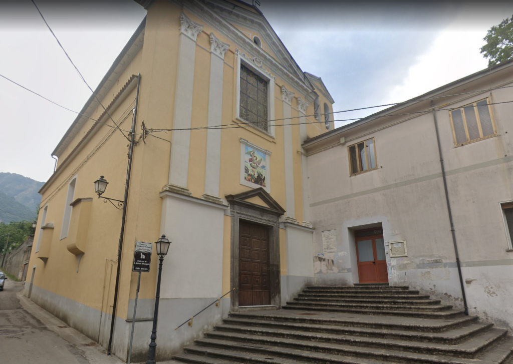 Mercato San Severino, festa al parroco: derubano la perpetua