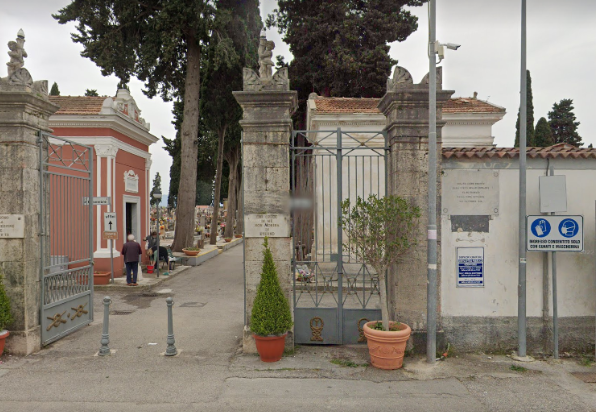 Eboli, abusivi al cimitero: salasso parcheggio