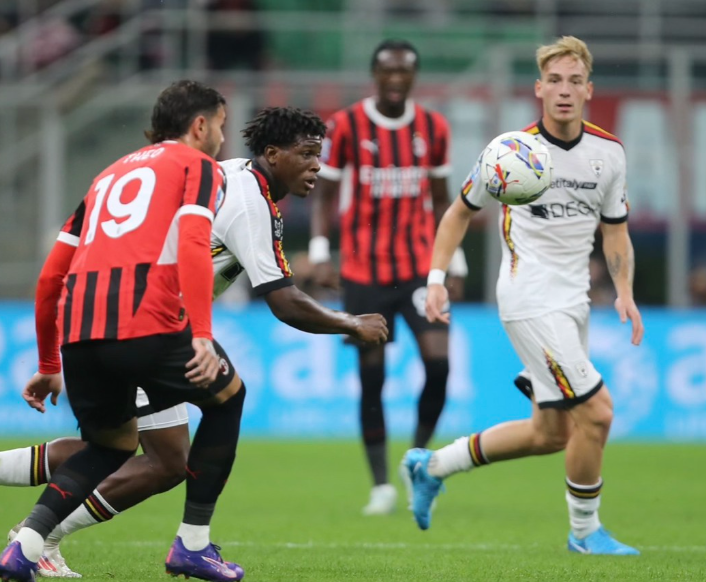 Milan-Lecce 3-0, rossoneri scatenati e primo posto