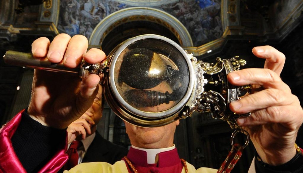 San Gennaro, si rinnova il miracolo della liquefazione del sangue