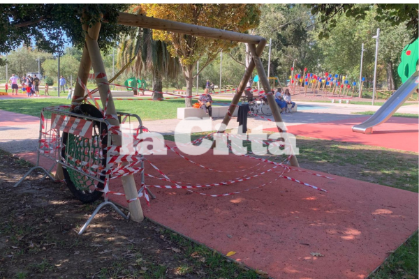 Sos degrado a Salerno, il Parco del Mercatello tra vandali e transemme
