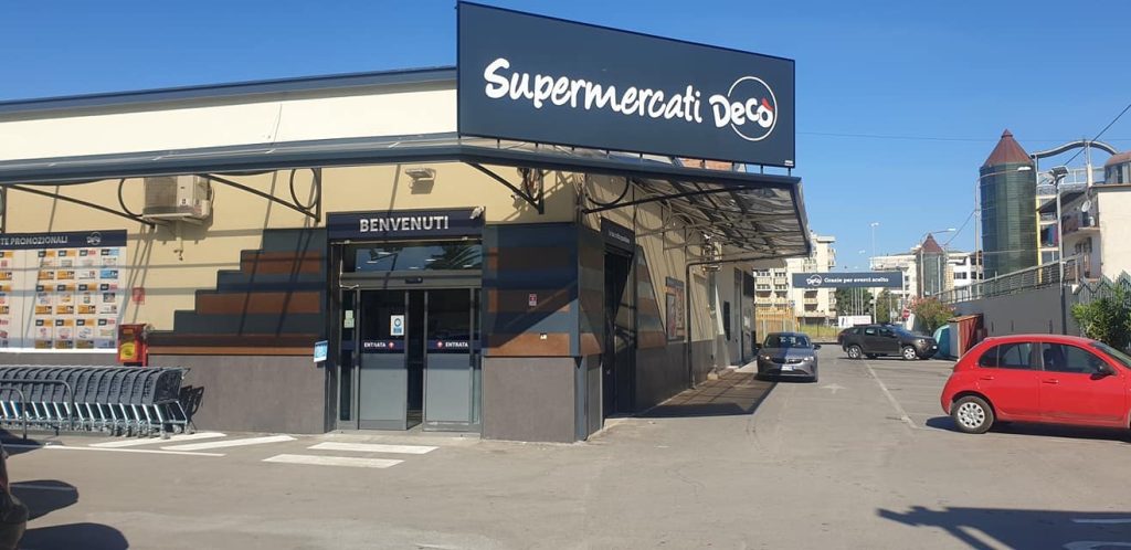 Battipaglia, incendio all’interno di un supermercato