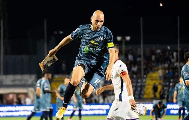 Cavese, lesione al crociato per Piana