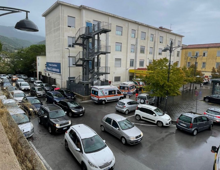 Eboli, medico in pensione muore in ospedale: c’è la denuncia