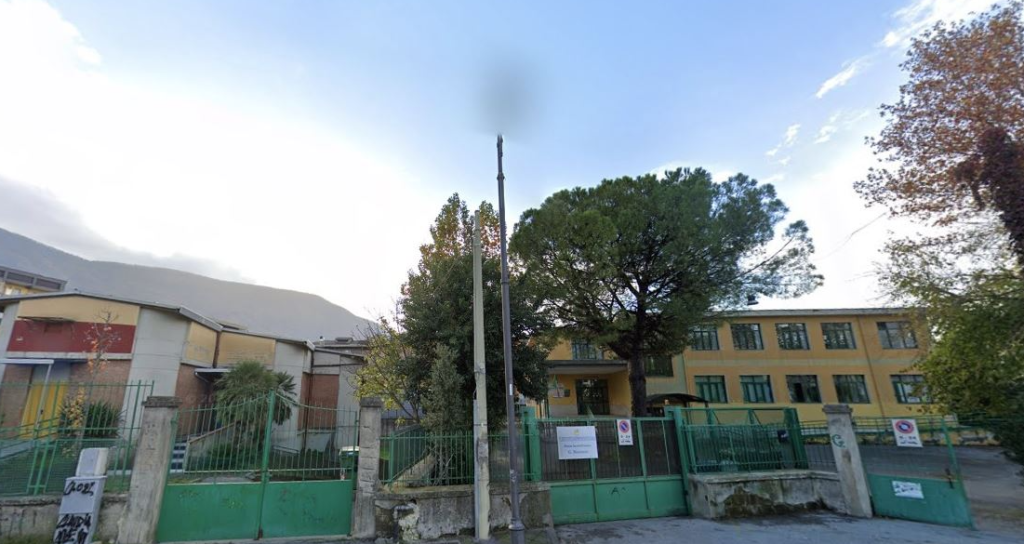Accusata di pedofilia, denuncia tutti