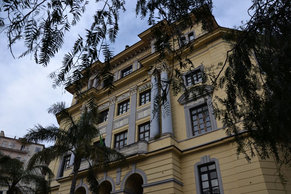 «Ricominciamo a comunicare. La scuola pilastro della società»