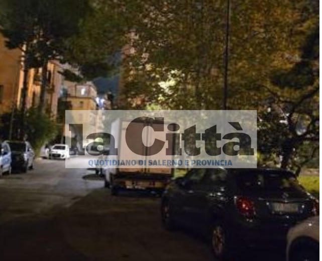 Salerno, strade e quartieri al buio nella città delle “Luci”