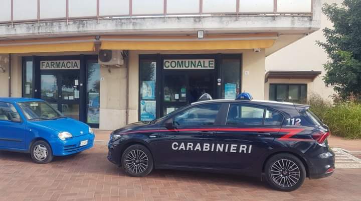 Eboli, assaltano la farmacia comunale per 30 euro