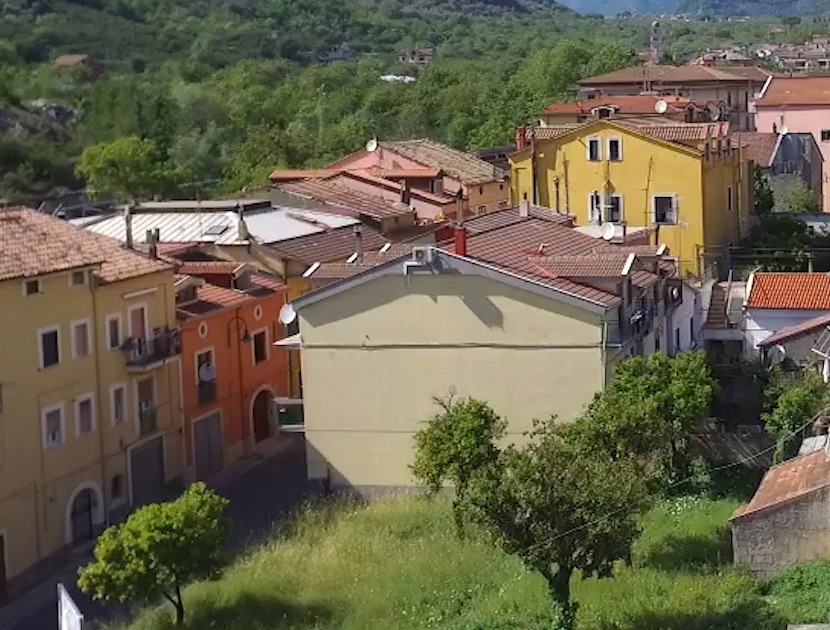 Giffoni Valle Piana, rubano anche a casa di un carabiniere