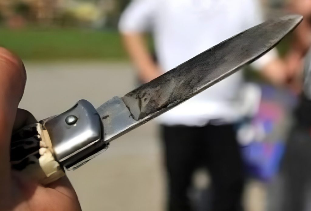 Controlli nella notte prima degli esami: fermato 17enne con coltello