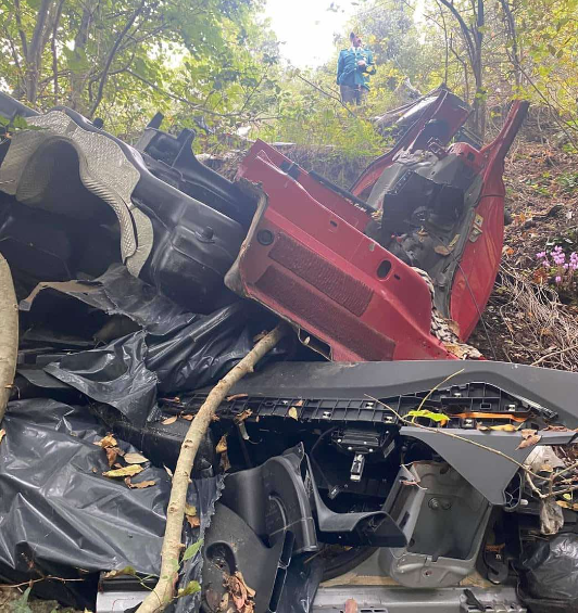Cava, un’Audi rubata e smembrata: i rottami nella discarica abusiva