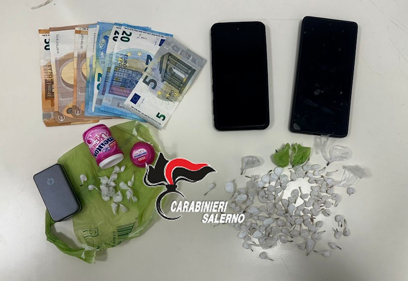 Angri, spacciava coca e crack: in manette 27enne