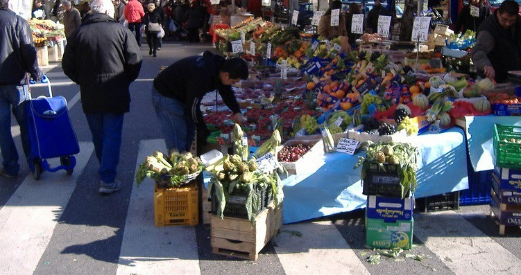 Eboli, mercato della frutta: tre donne scippate