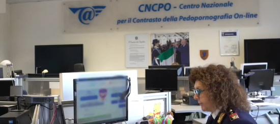 Abusi su un bambino salernitano adescato in rete, due arresti