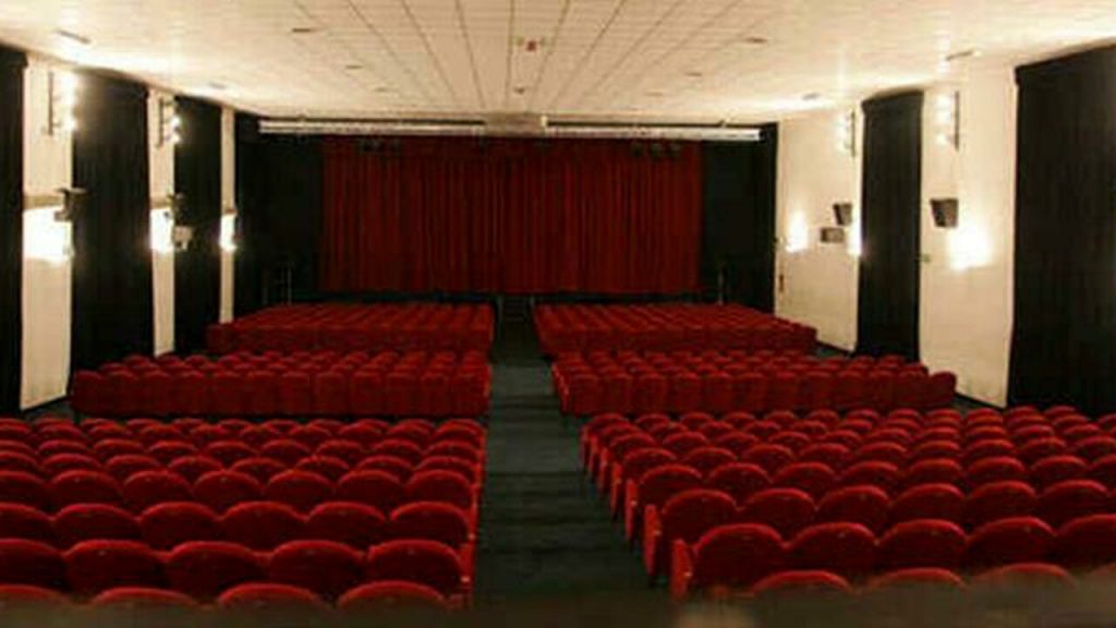 Salerno, “intrappolati” nel cinema: salvati da polizia e vigili del fuoco