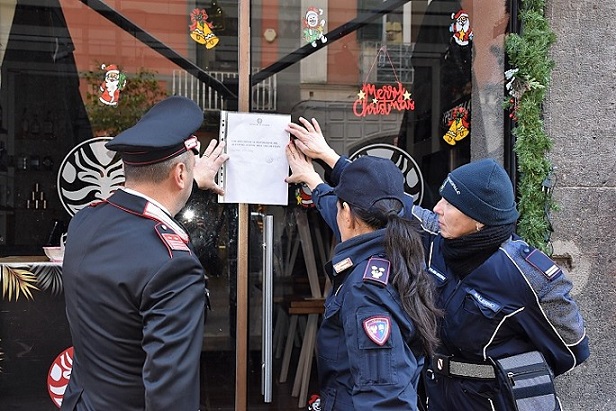 Controlli a Salerno: denunce per vendita di alcol ai minori