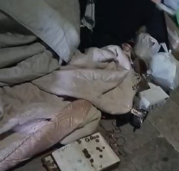 Salerno, vive da due mesi sotto un ponte