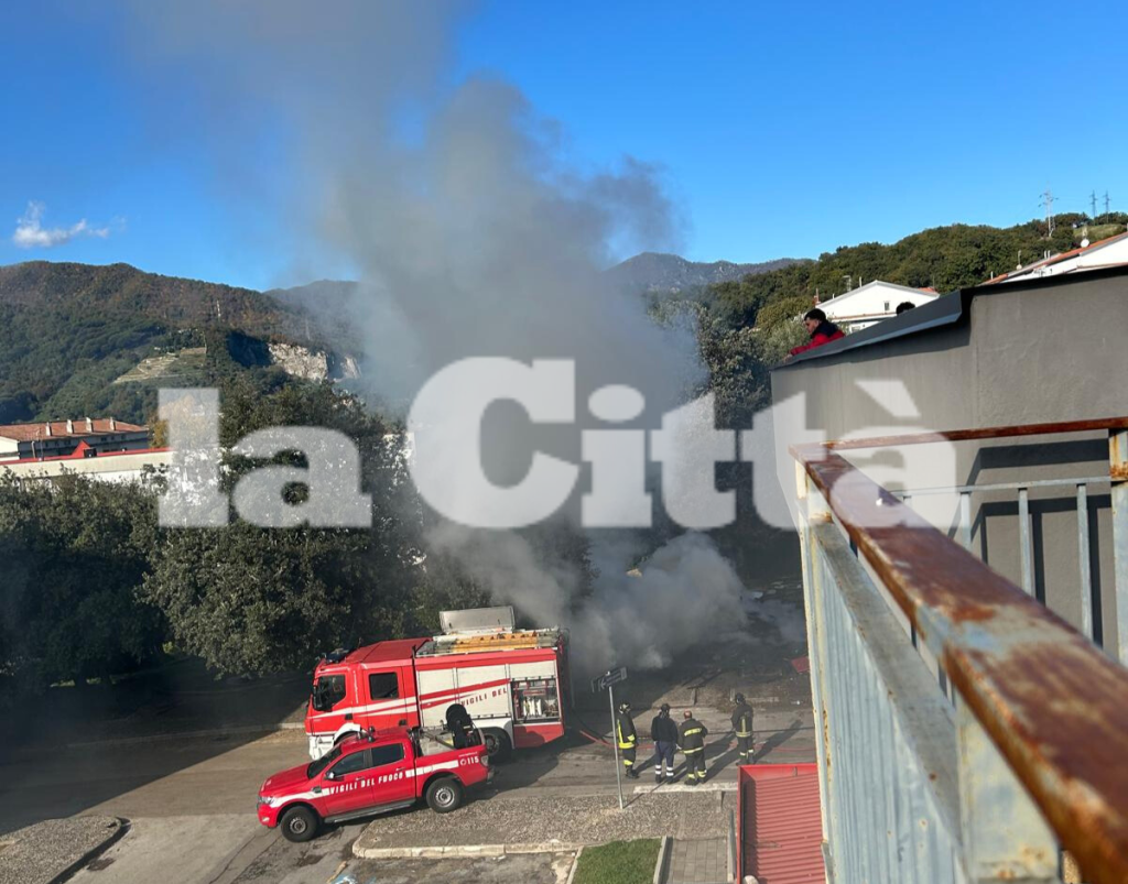 Salerno, incendio a Matierno