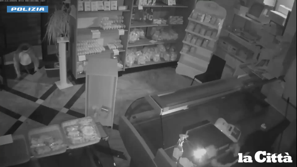 Arrestati padre e figlio a Salerno: accusati di 5 furti in supermercati