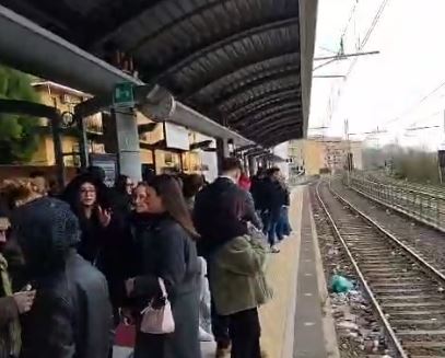 Salerno, treni e bus ko: ordinanze ignorate