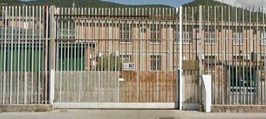 Maxi sequestro nel carcere di Salerno: sei cellulari e sostanze stupefacenti