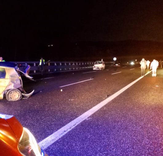 Schianto sull’A2, tre auto coinvolte: ci sono feriti