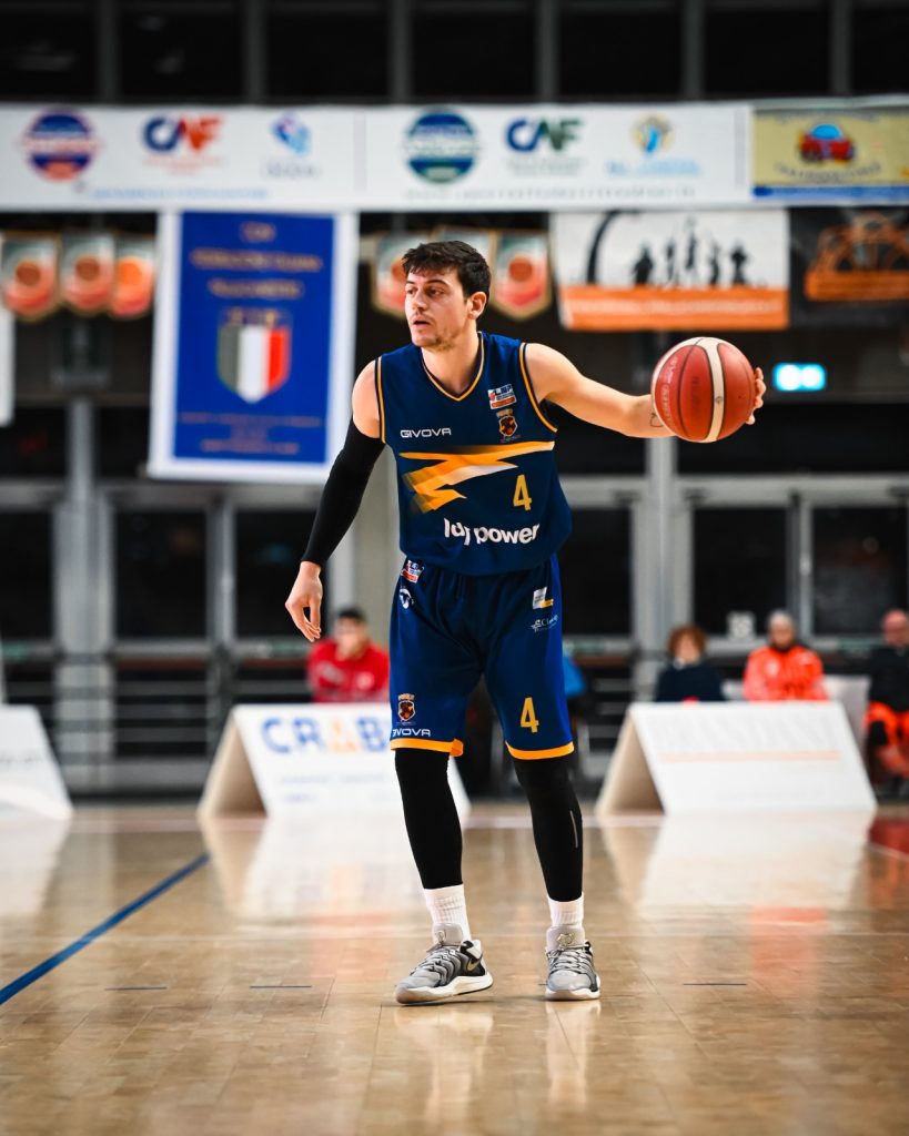 Al PalaTagliate Salerno piega Montecatini