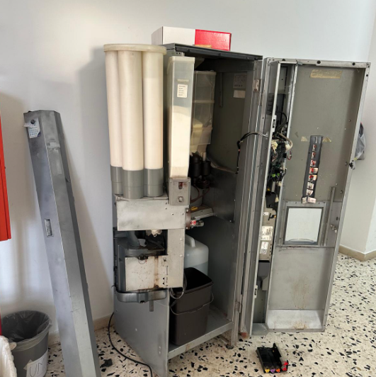 Battipaglia, ladri a scuola: rubano soldi e sei computer