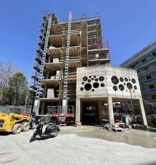 Battipaglia, maxi-scheletro sulla Villa: nuovo stop