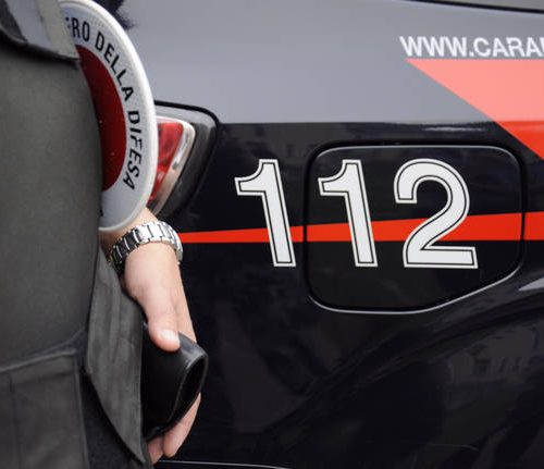 Rissa tra minorenni al fast food: spunta un coltello