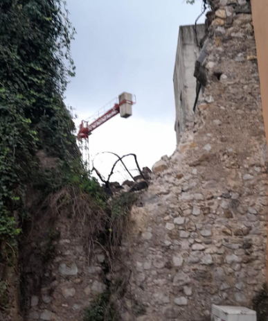 Salerno, ex Convento: crollo del muro e paura