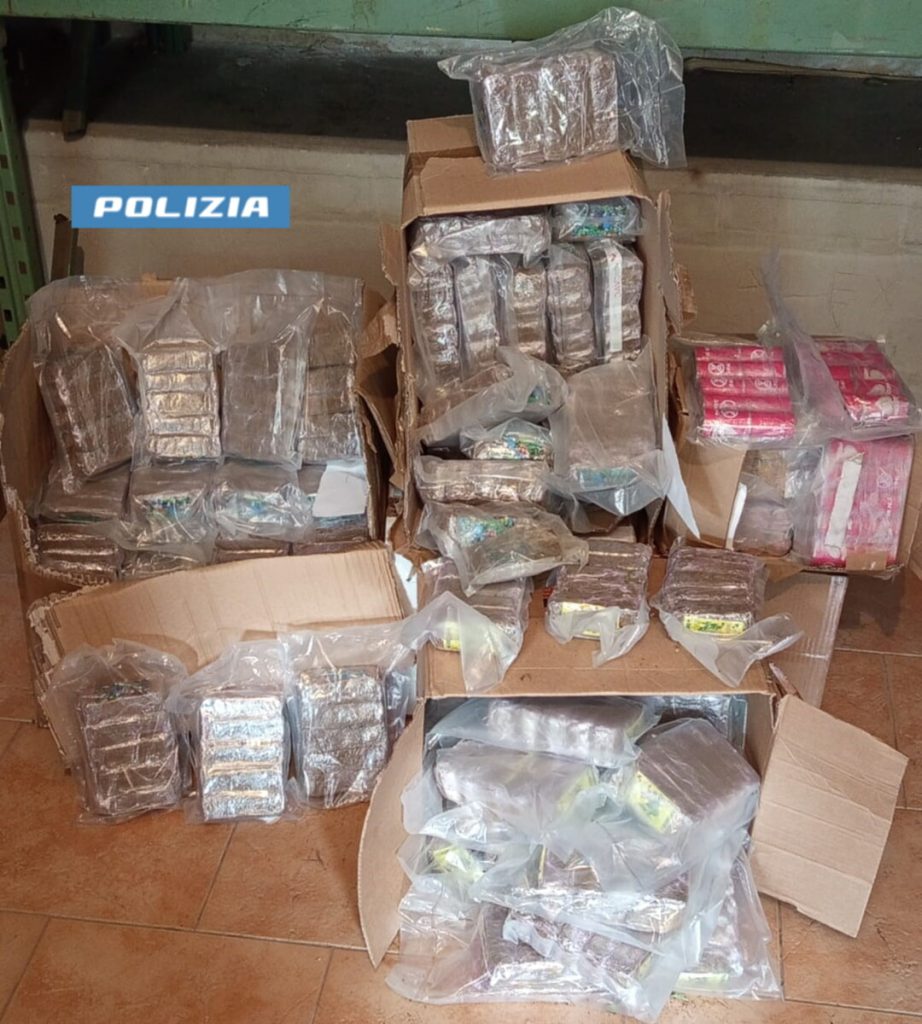 Trasportava 80 chili di droga: preso corriere salernitano