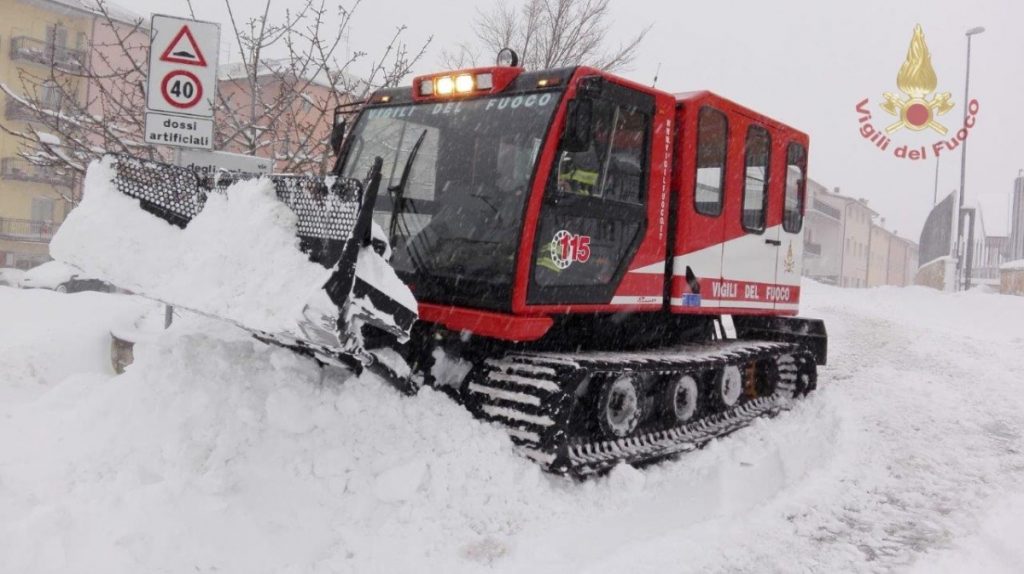 Bloccati in auto dalla neve: salvati ragazzi di Salerno