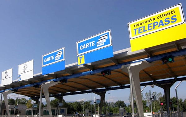 Pedaggi autostradali: sì agli aumenti