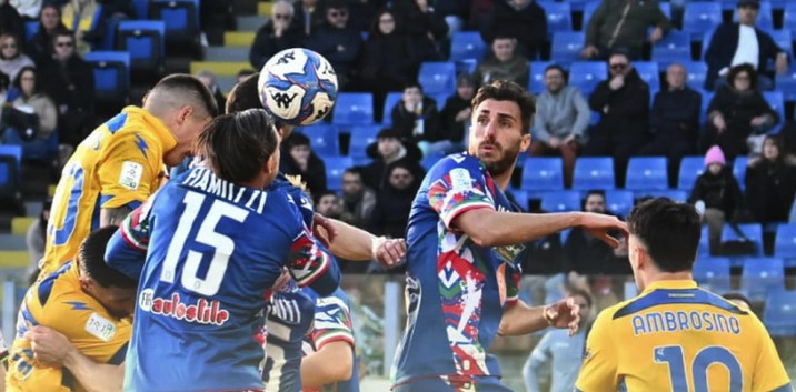 Il Frosinone evita il disastro, Juve Stabia avanti tutta: il Palermo frena