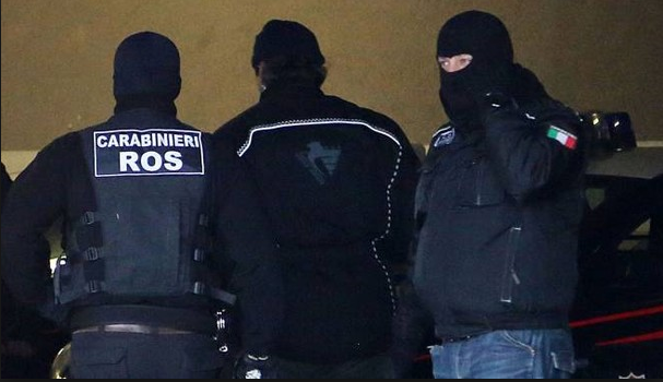 Camorra, colpo al clan Mallardo: 25 arresti