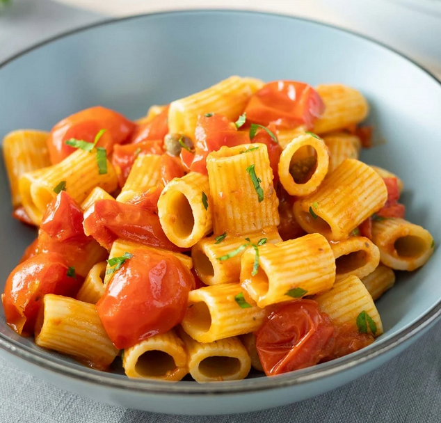 Tubettoni con pomodoro piccante e alici