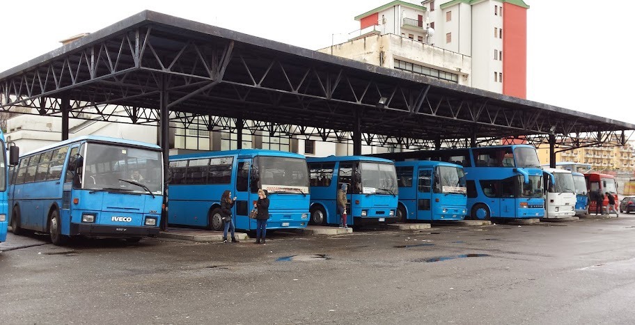 Vallo della Lucania, muore il padre: lo costringono a lavorare