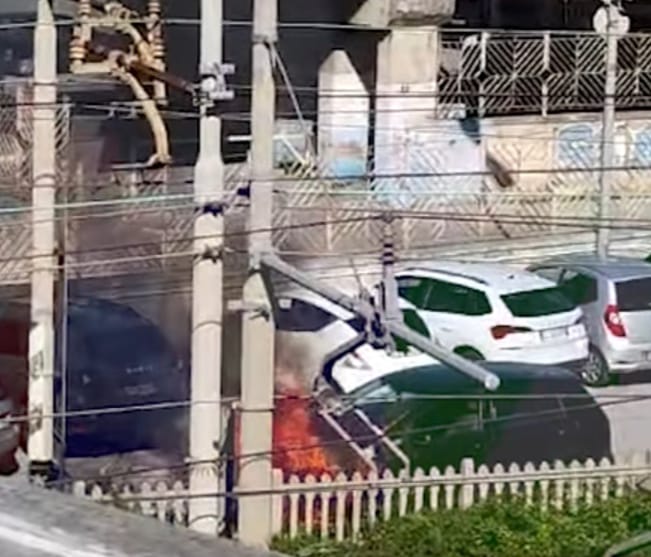 Nocera Inferiore, auto a fuoco nel parcheggio dell’Umberto I