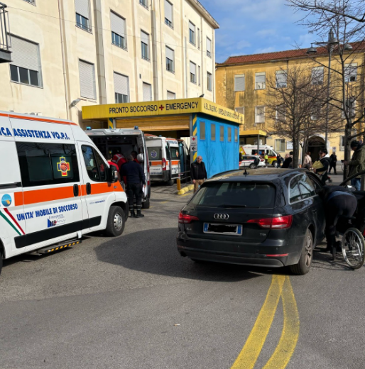 Eboli, tubercolosi a 18 anni: è fuga dall’ospedale