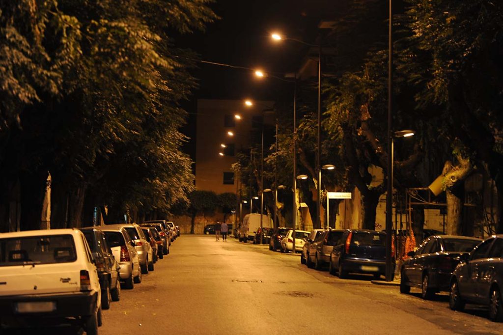 Salerno, razzie sulle vetture in sosta: rubato anche un passeggino