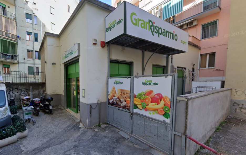 Furti nei supermercati a Salerno, uomo ai domiciliari