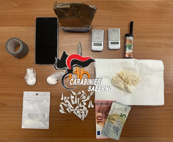 Angri, pusher 27enne in manette