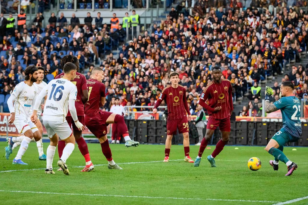 La Roma supera il Cagliari e continua a scalare la classifica