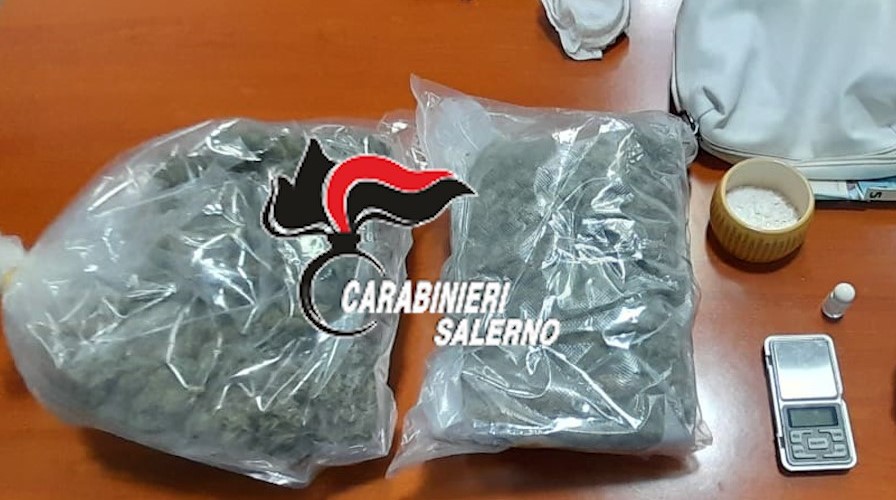 Campagna, nascondeva un chilo e mezzo di droga: arrestata